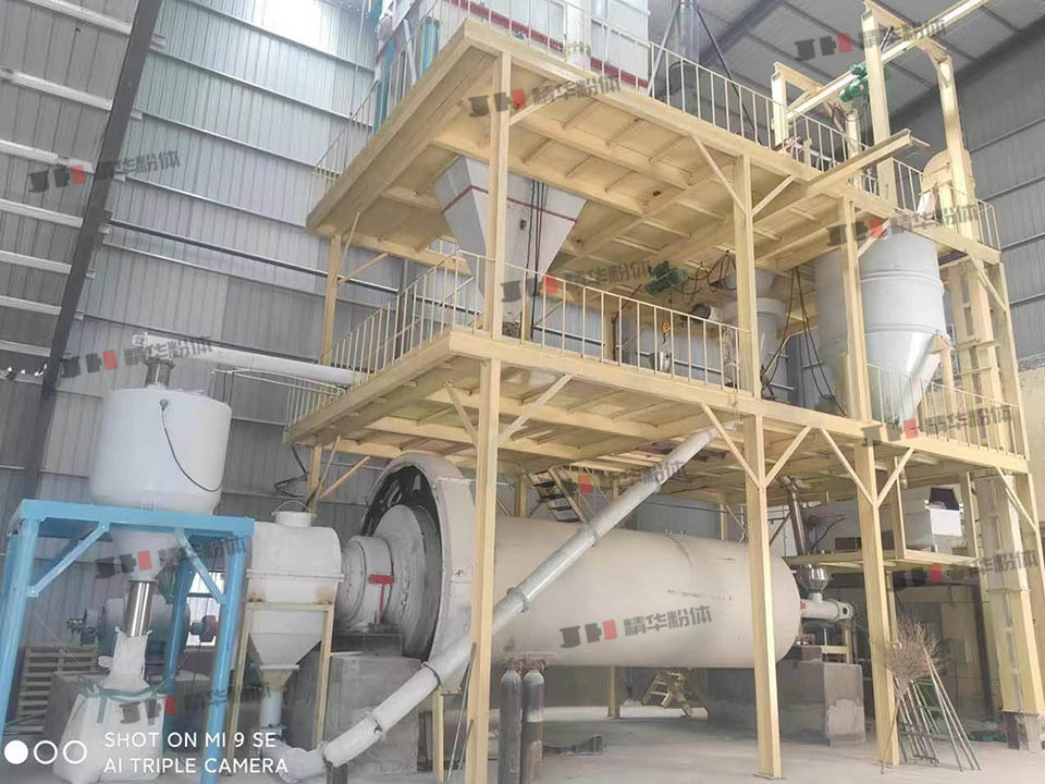 伊利石球磨+分级机生产线--承德某公司